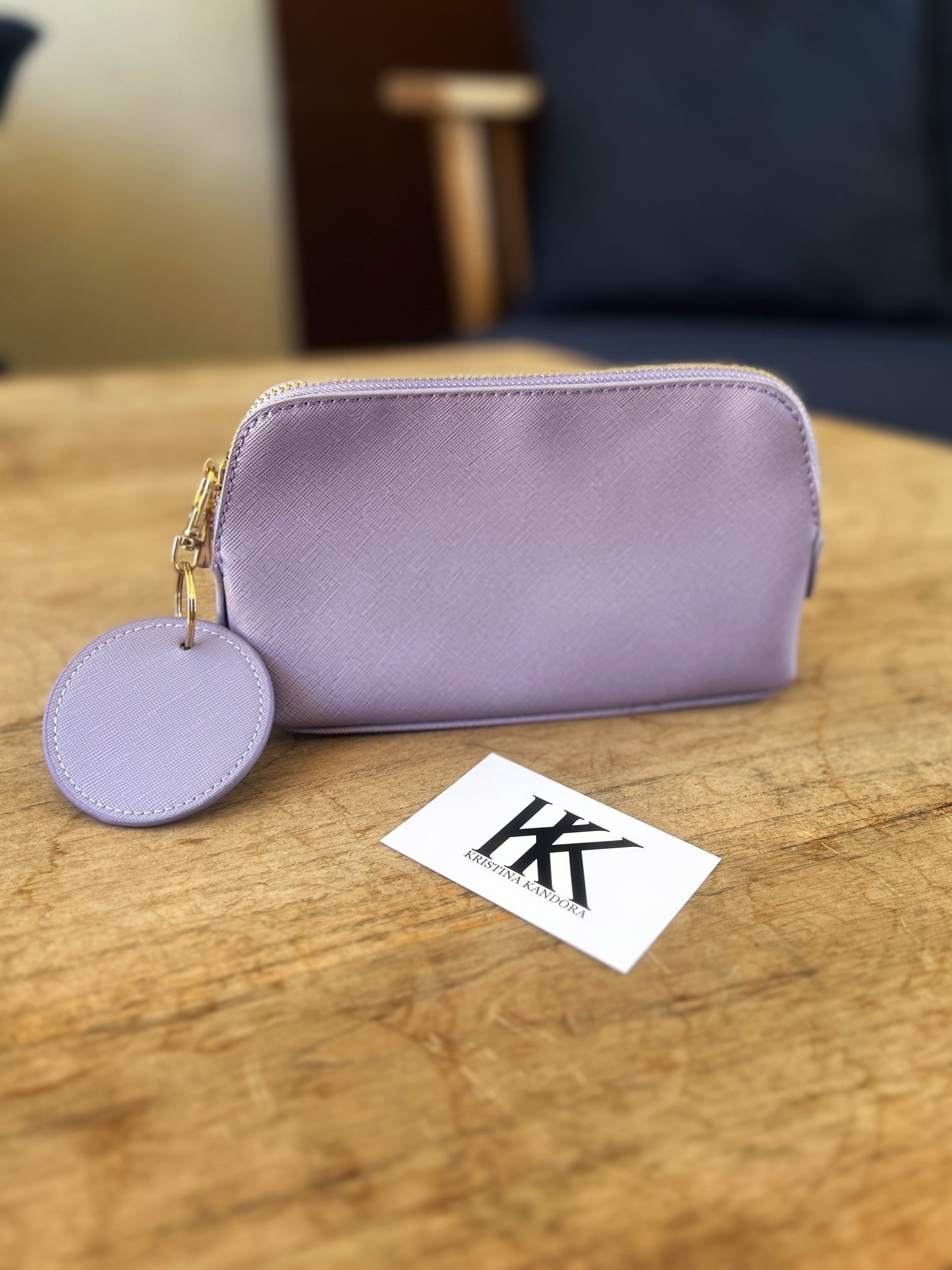 ACCESSORY CASE MIT RUNDEM ANHÄNGER (LILA)